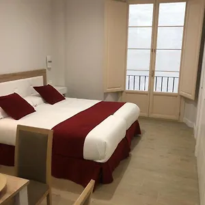 https://pinar-malaga-rooms.hotelsinnerja.org